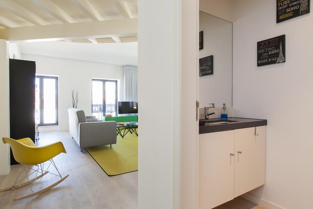 Apartamento Joivy Lux And Spacious 1br With Huge Terrace, 5mins To Academy Of Sciences Lisboa